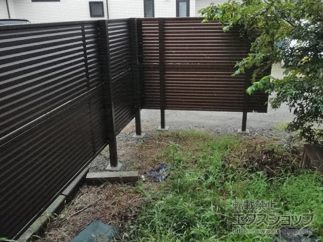 東京都三鷹市ののフェンス・柵 ミエーネフェンス 目隠しルーバータイプ 2段支柱 自立建て用（パネル2段） 施工例