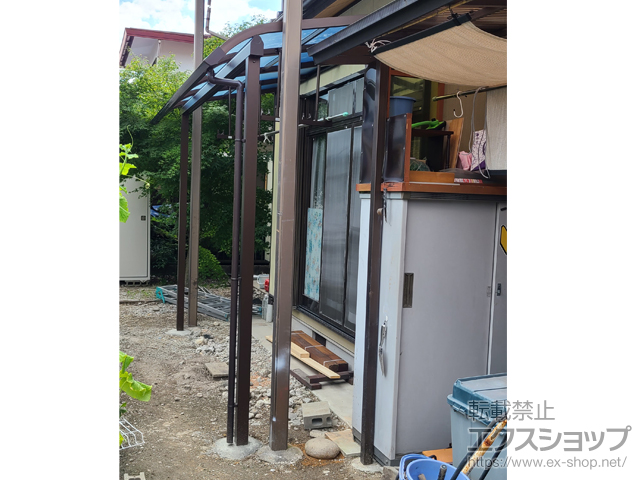 岐阜県多治見市ののテラス屋根 ソラリア R型 テラスタイプ 単体 積雪〜20cm対応+吊り下げ式固定物干し 施工例