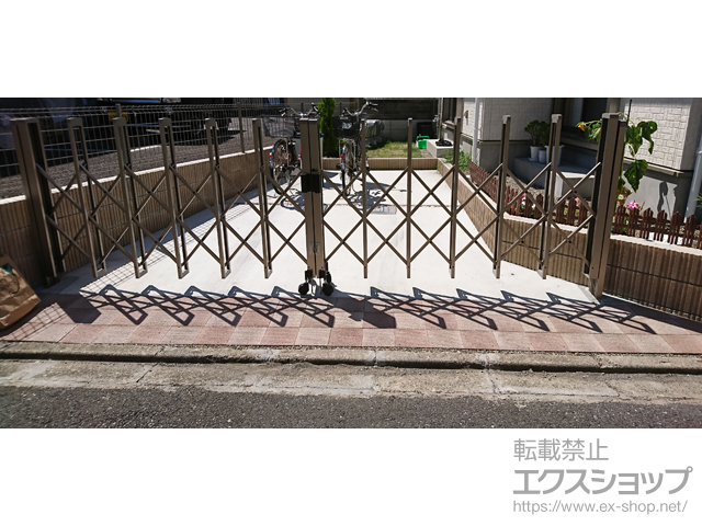 東京都狛江市ののカーゲート トリップゲートII 1型 シンプル ノンレール 両開き*40W（20S+20M） 施工例