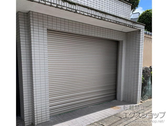 愛知県名古屋市のLIXIL リクシル（トステム）のガレージシャッター ガレージシャッタークワトロ 電動式 内部付タイプ 施工例