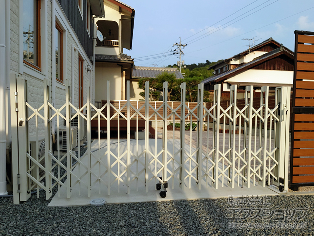 広島県江田島市ののカーゲート アルシャインII PG型R(ペットガード) Aタイプ ノンレール 片開き 310S 施工例