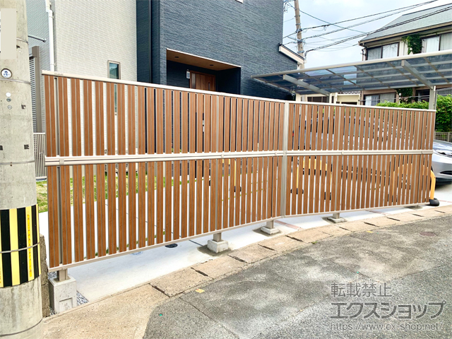 福岡県福岡市ののフェンス・柵 ルシアスフェンスF03型 たて半目隠し 木調カラー 施工例