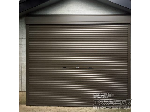 大阪府大阪市のLIXIL リクシル（トステム）のガレージシャッター ガレージシャッタークワトロ 手動式 外部付タイプ 施工例