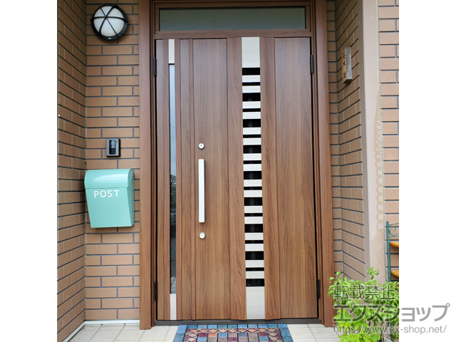 群馬県桐生市のLIXIL リクシル（トステム）の玄関ドア リシェント玄関ドア3 断熱K4仕様 親子仕様(ランマ付)R G82型 ※手動仕様 施工例