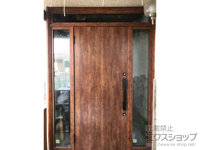 東京都西東京市のLIXIL リクシル（トステム）の玄関ドア リシェント玄関ドア3 断熱K4仕様 両袖仕様(ランマ付)L M17型 ※手動仕様 施工例