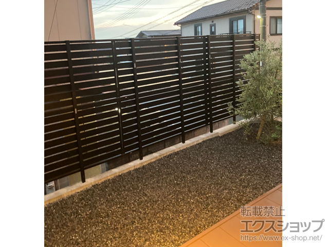 愛知県半田市ののフェンス・柵 モクアルフェンス 横板タイプ 2段支柱 ブロック建て用（パネル2段） 施工例