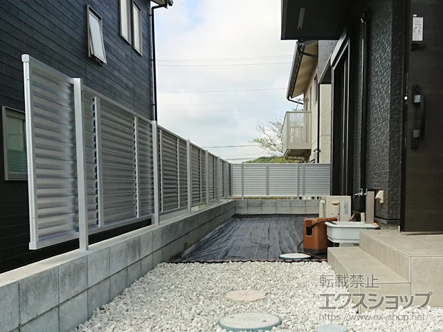 茨城県龍ケ崎市のValue Selectのフェンス・柵・塀 ミエーネフェンス 目隠しルーバータイプ　自由柱施工 施工例