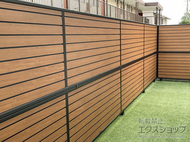 埼玉県上尾市ののフェンス・柵 モクアルフェンス 目隠しタイプ 2段支柱 自立建て用（パネル2段） 施工例