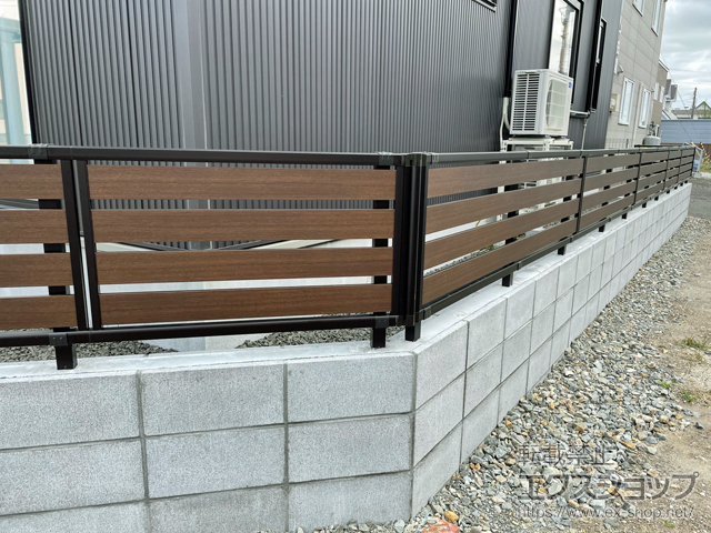 北海道恵庭市ののフェンス・柵 モクアルフェンス 横板タイプ 自由柱施工 施工例