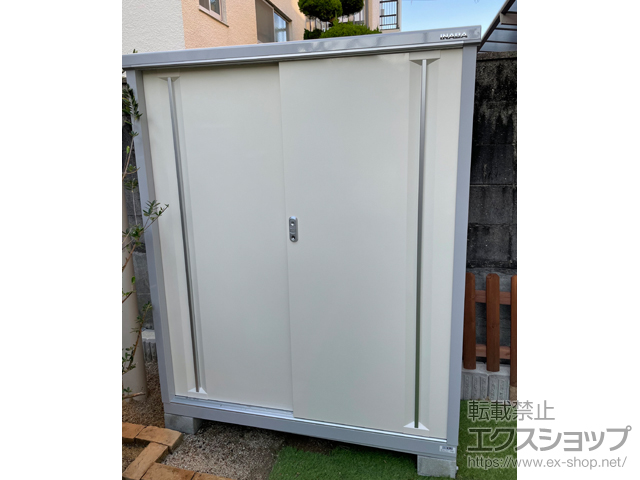 大阪府箕面市のの物置・屋外倉庫 シンプリー 一般型 1320×515×1603 MJX-135D-P-FW 施工例