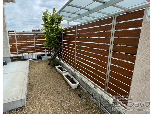 岐阜県各務原市ののフェンス・柵 ルシアスフェンスF04型 横板 木目カラー 自由柱施工 施工例