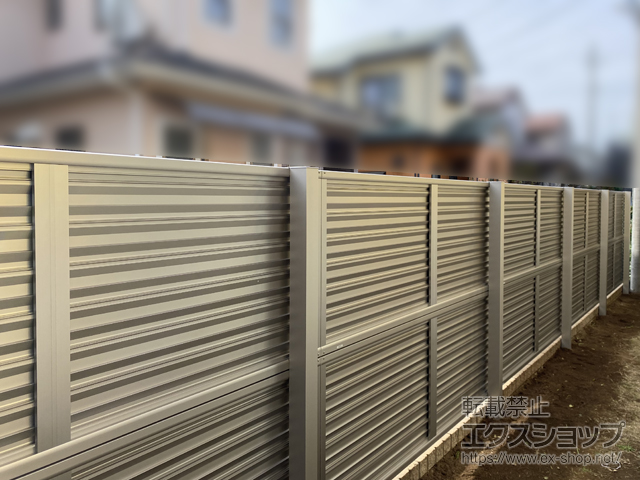 埼玉県所沢市ののフェンス・柵 ミエーネフェンス 目隠しルーバータイプ 2段支柱 自立建て用 施工例