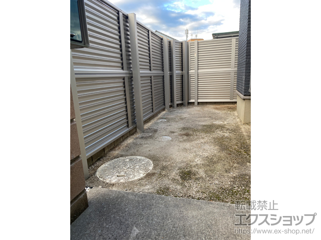 千葉県船橋市ののフェンス・柵 ミエーネフェンス 目隠しルーバータイプ 2段支柱 自立建て用 施工例