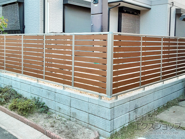 大阪府枚方市ののフェンス・柵 ルシアスフェンスF04型 横板 木目カラー 自由柱施工 施工例