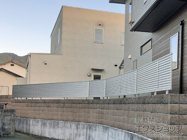 兵庫県宍粟市ののフェンス・柵 ミエーネフェンス 目隠しルーバータイプ　自由柱施工 施工例