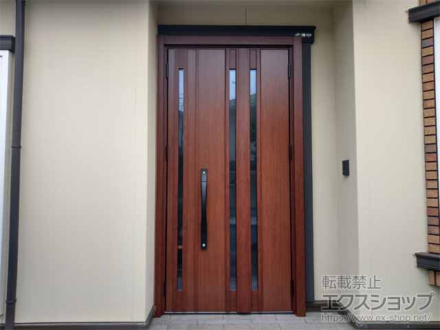 栃木県宇都宮市のLIXIL リクシル（トステム）の玄関ドア リシェント玄関ドア3 断熱K2仕様 親子仕様(ランマ無し)R G15型 ※手動仕様 施工例