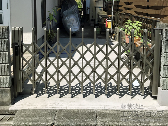 東京都あきる野市ののカーゲート トリップゲートII N型 ノンキャスター 片開き　27S 施工例