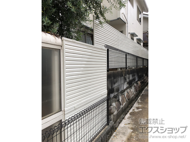 広島県広島市ののフェンス・柵 ミエーネフェンス 目隠しルーバータイプ 2段支柱 自立建て用 施工例
