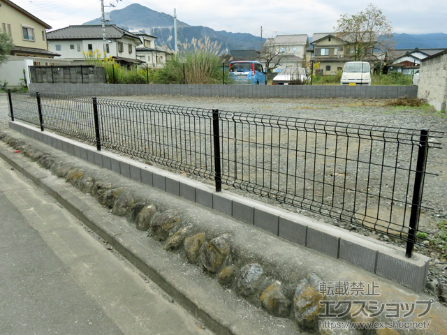 埼玉県秩父市ののフェンス・柵 イーネットフェンス 3F型 自由柱施工 施工例