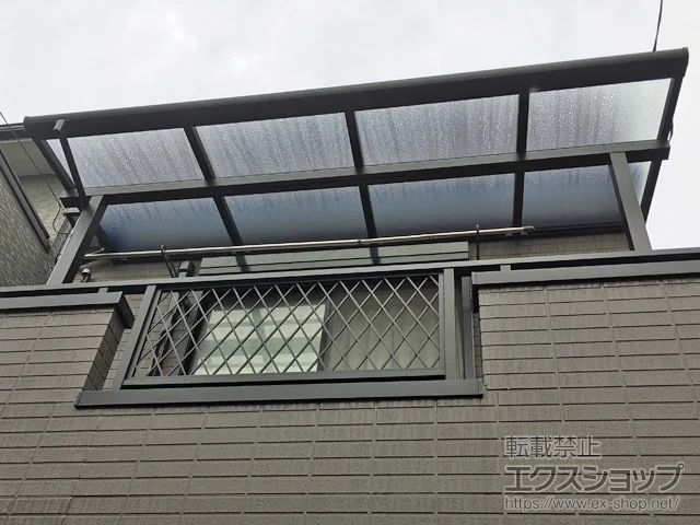 神奈川県川崎市のYKKAPのバルコニー・ベランダ屋根 ソラリア F型 屋根タイプ 単体 積雪～20cm対応 施工例