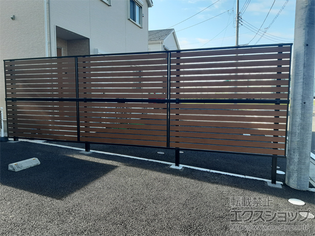 埼玉県さいたま市ののフェンス・柵 モクアルフェンス 横板タイプ 2段支柱 自立建て用 施工例