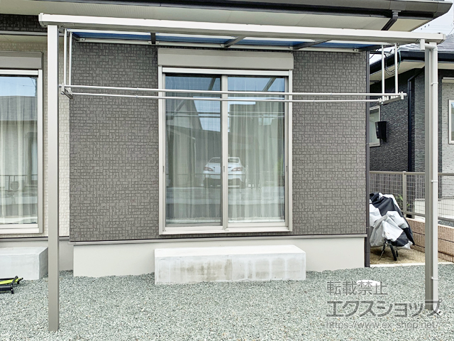 熊本県玉名市ののテラス屋根 ソラリア F型 テラスタイプ 単体 積雪〜20cm対応＋吊り下げ式固定物干し ロング2本入り×1セット 施工例