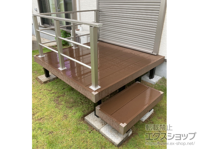 千葉県我孫子市ののウッドデッキ リウッドデッキ 200＋独立式リウッドステップ2型（1段）×1セット＋ルシアスデッキフェンスB03型＜横格子2本タイプ＞ 施工例