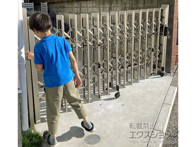 神奈川県横浜市ののカーゲート トリップゲートII S型 傾斜地対応 ノンレール 片開き 28S 施工例