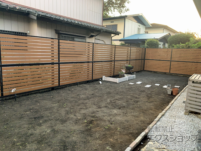 神奈川県横浜市ののフェンス・柵 モクアルフェンス 横板タイプ 2段支柱 自立建て用 施工例