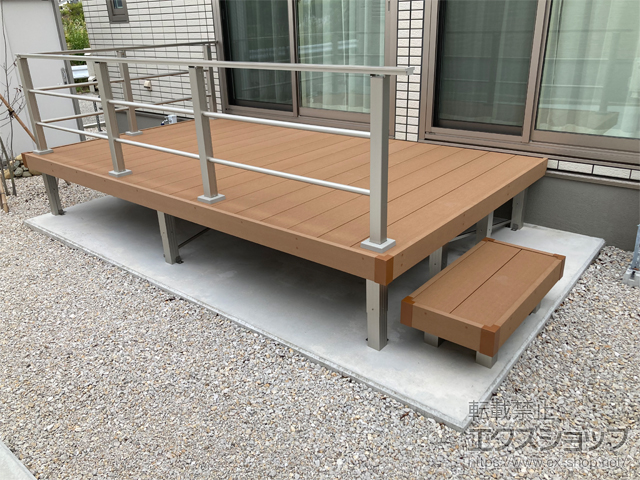 富山県富山市ののウッドデッキ リウッドデッキ 200+リウッドステップ2型+ルシアスデッキフェンスＢ03型＜横格子2本タイプ＞ 施工例