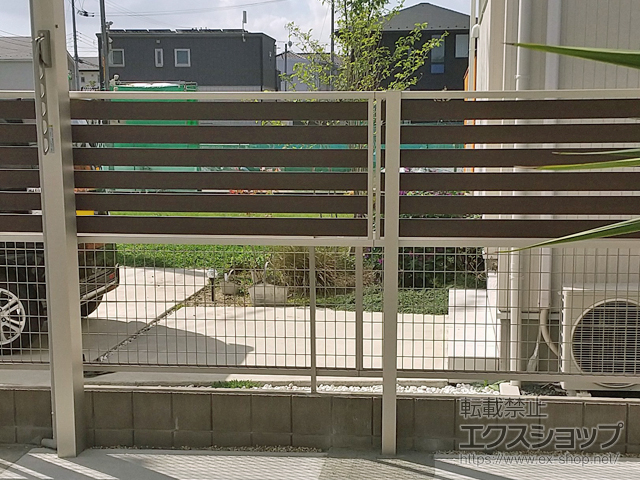 茨城県水戸市ののフェンス・柵 ルシアスフェンスF04型 横板 木目カラー 2段支柱 自立建て用 施工例