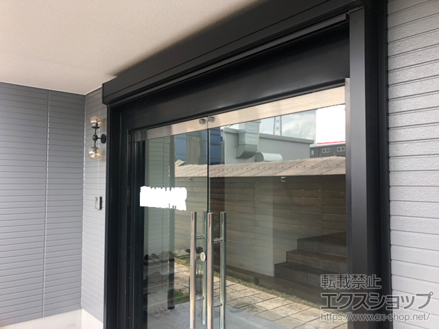 京都府宇治市のLIXIL リクシル（トステム）のガレージシャッター ガレージシャッタークワトロ 電動式 外部付タイプ 施工例