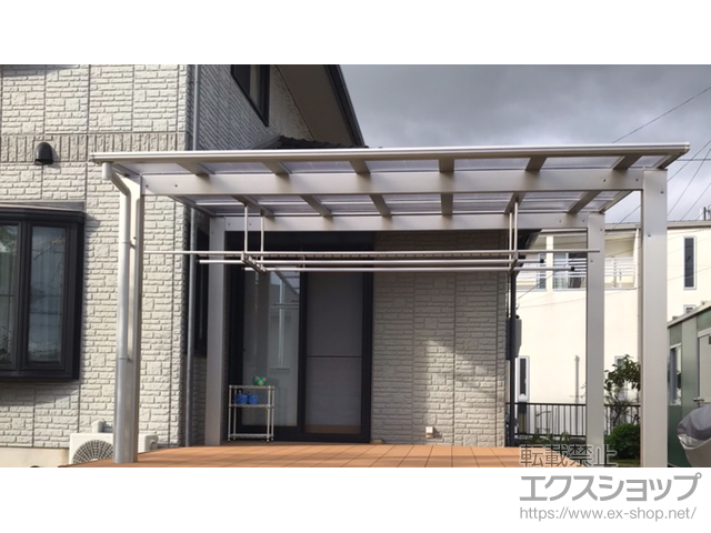愛知県西春日井郡豊山町ののテラス屋根 エフルージュFIRST 大型テラス 独立タイプ 積雪〜20cm対応＋吊り下げ式 固定物干し ワイド 施工例