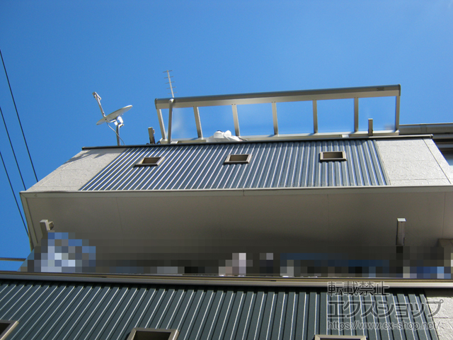 東京都荒川区ののバルコニー・ベランダ屋根 ソラリア F型 1500 屋根タイプ 単体 積雪〜50cm対応 施工例