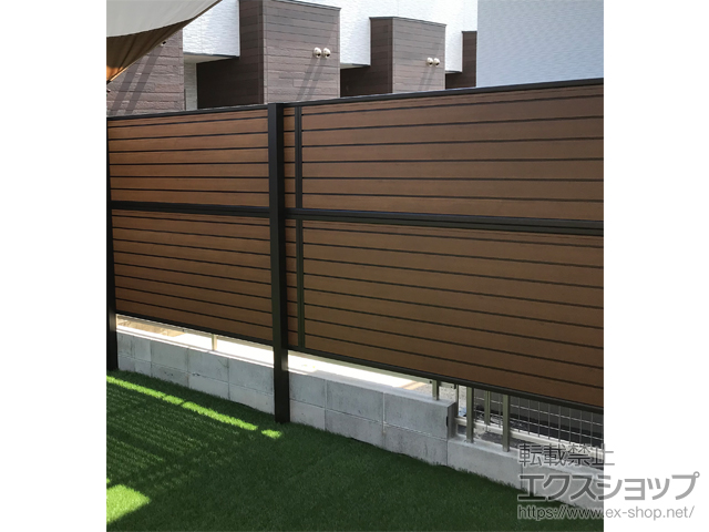 福岡県福津市ののフェンス・柵 モクアルフェンス 目隠しタイプ 2段支柱 自立建て用 施工例