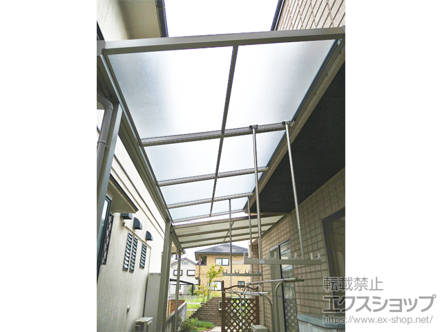愛媛県伊予郡松前町ののテラス屋根 ソラリア F型 テラスタイプ 単体 積雪〜20cm対応＋吊り下げ式固定物干し 施工例