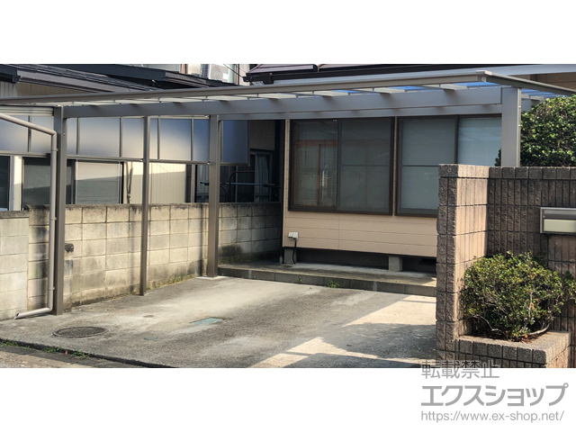 埼玉県越谷市ののカーポート ネスカF (フラットスタイル) ワイド 積雪〜20cm対応+サイドパネル 施工例