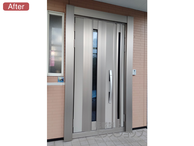 秋田県秋田市のLIXIL リクシル（トステム）の玄関ドア リシェント玄関ドア3 高断熱仕様 親子仕様(ランマ無)L 12N型 ※タッチキー仕様(キー付リモコン) 施工例