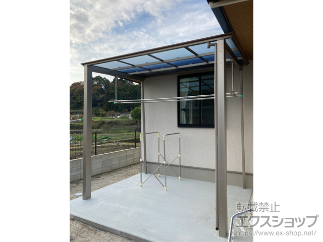 福岡県筑紫野市ののテラス屋根 フーゴF 独立テラスタイプ 木調色 単体 積雪〜20cm対応 施工例