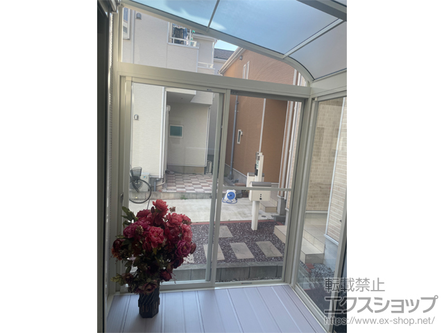 東京都江戸川区ののテラス囲い・サンルーム サニージュR型 床納まり ランマなし 積雪20cm対応 入隅納まり＊ガラス組込み仕様 施工例