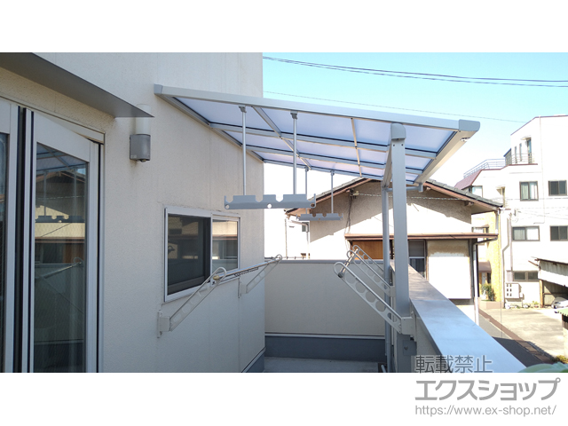 岡山県倉敷市ののバルコニー・ベランダ屋根 スピーネ F型 屋根タイプ 単体 積雪〜20cm対応+吊り下げ物干し Aセット 施工例