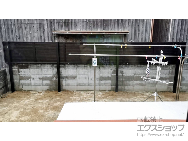 愛媛県宇和島市ののフェンス・柵 モクアルフェンス 目隠しタイプ 2段支柱 自立建て用*パネル上段のみ 施工例