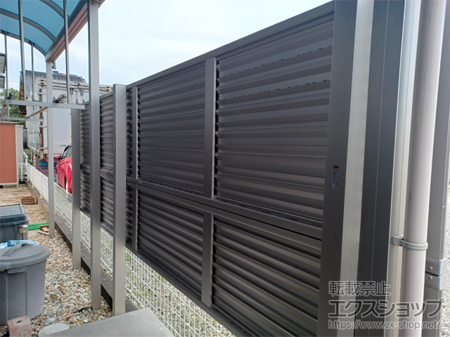 福岡県鞍手郡小竹町ののフェンス・柵 ミエーネフェンス 目隠しルーバータイプ 2段支柱 自立建て用 施工例