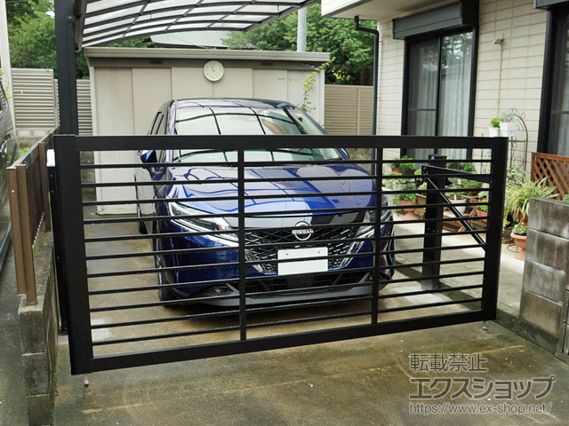 東京都国分寺市ののカーゲート スウィングアップゲート1型 横格子 電動式 施工例