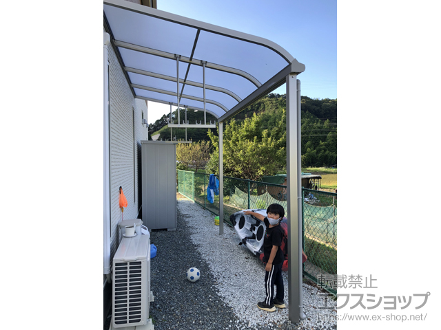 兵庫県丹波市ののテラス屋根 プレシオステラスII R型 テラスタイプ 単体 積雪〜20cm対応＋吊り下げ式物干し 標準 2本入り×1セット 施工例