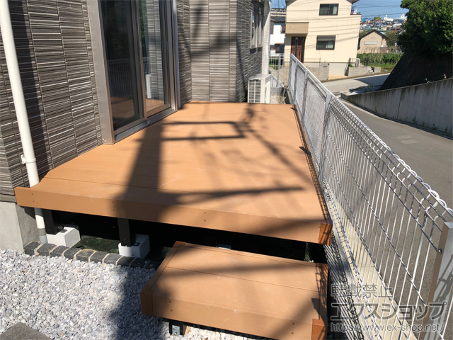 神奈川県横浜市ののウッドデッキ リウッドデッキ 200＋独立式 リウッド ステップ2型 施工例