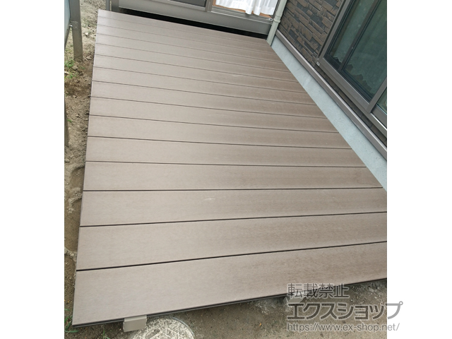 新潟県新発田市のLIXIL リクシル（トステム）のウッドデッキ レストステージ キャップ納まり 施工例