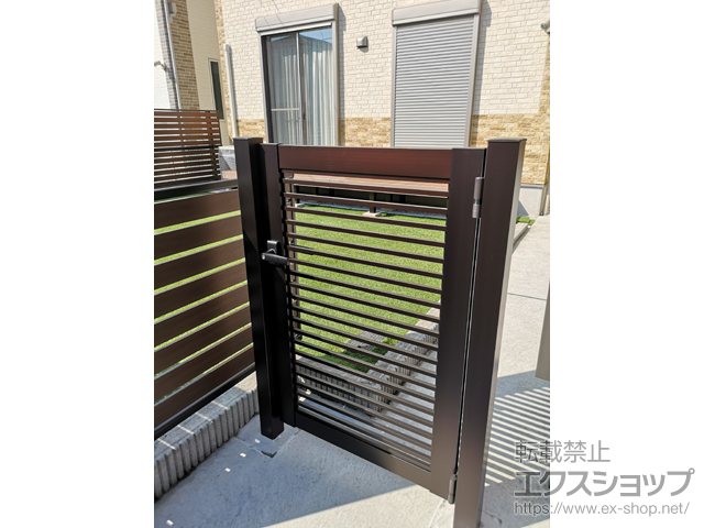 埼玉県坂戸市のの門扉 シンプレオ門扉9型 横粗格子 片開き 門柱使用 施工例