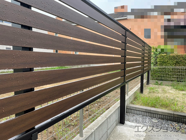 埼玉県さいたま市ののフェンス・柵 モクアルフェンス 横板タイプ 2段支柱 自立建て用(パネル上段のみ) 施工例