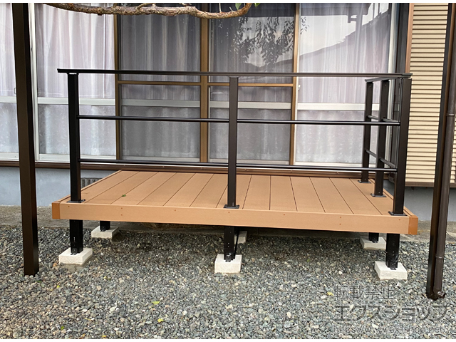 熊本県熊本市ののウッドデッキ リウッドデッキ 200＋ルシアスデッキフェンスB03型<横格子2本タイプ> 施工例
